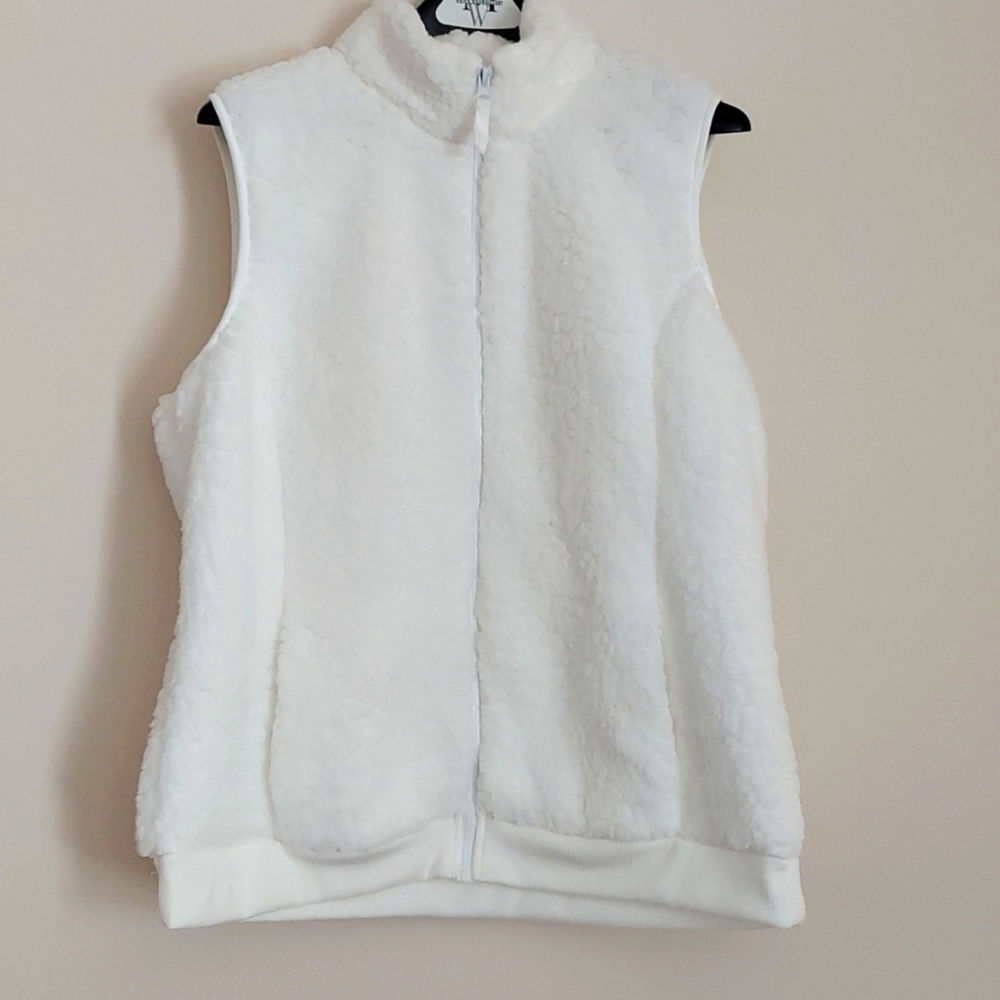 ***SOLD***Time&Tru Fleece Vest, white in Size XL